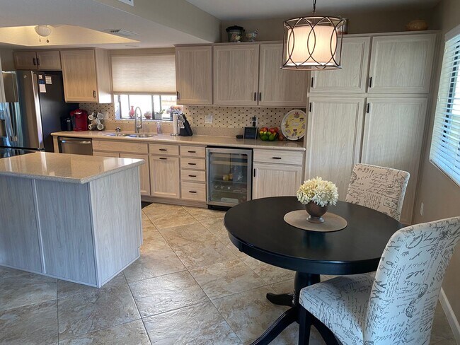 Building Photo - 45+ Active Adult Resort Community Updated Golf Course Property Available APRIL 2026 through Decem...