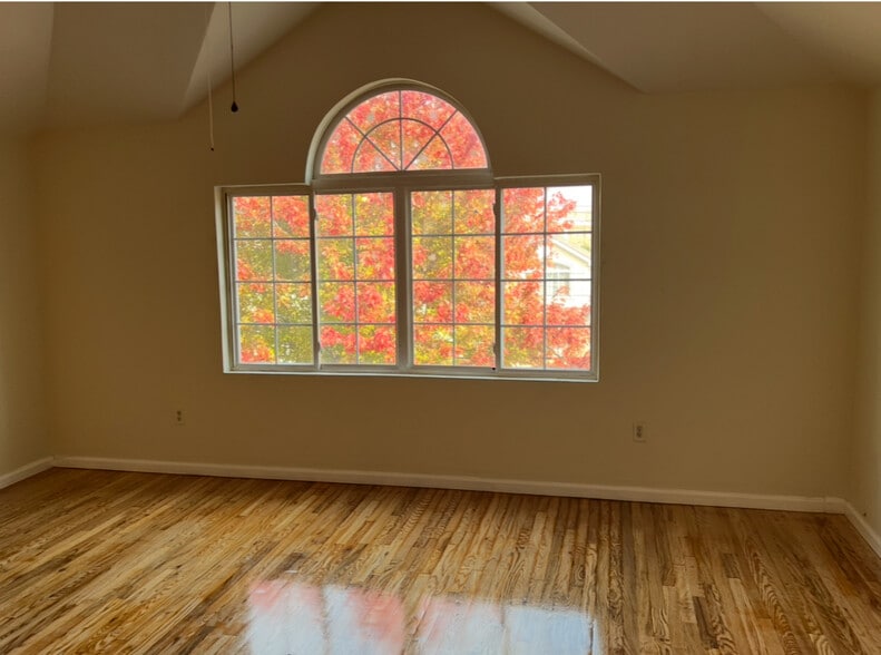 Building Photo - 36 Mersereau Ave