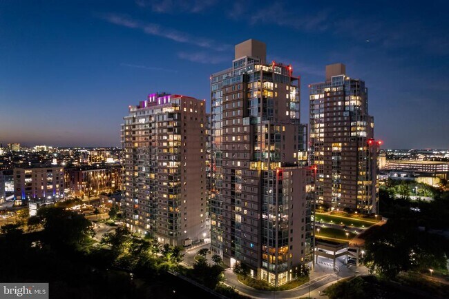 Building Photo - 901 N Penn St