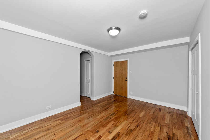Building Photo - 556 W Arlington Pl
