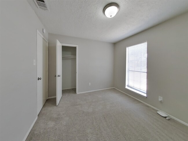 Building Photo - 20203 Fox Haven Ln