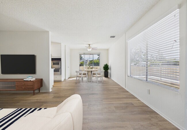 Building Photo - Riverside Drive Apartments