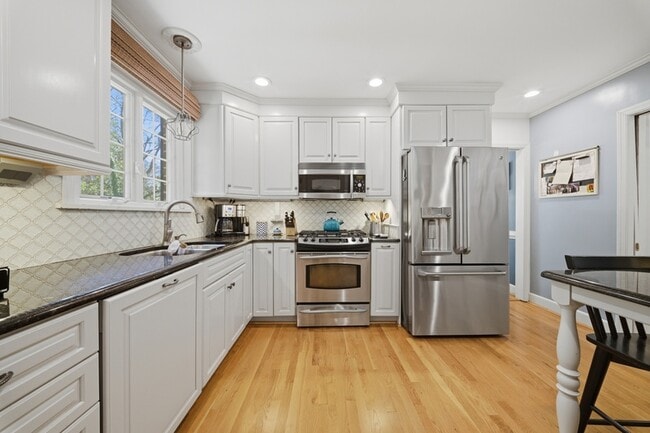 Building Photo - 1402 Trouville Ave