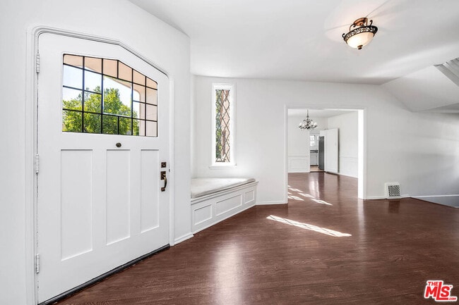 Building Photo - 2441 Glendower Ave