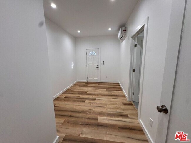 Building Photo - 1289 W 22nd St