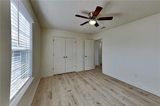 Building Photo - 137 St Ann Cir