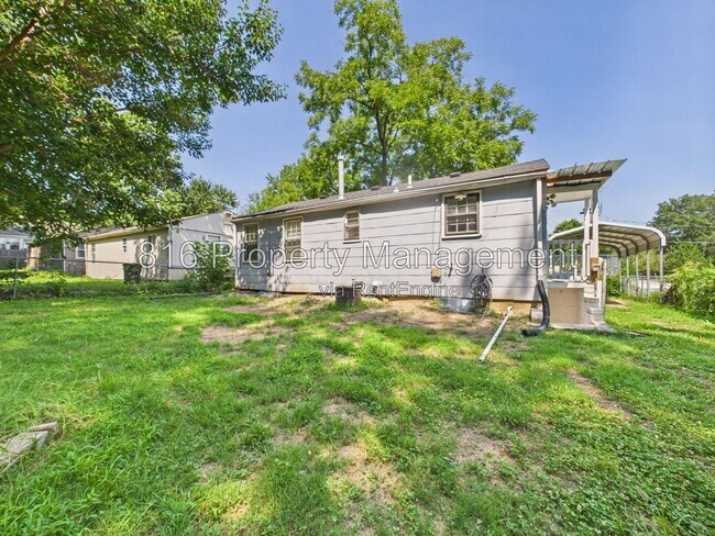 Building Photo - 810 S Woodland Ave