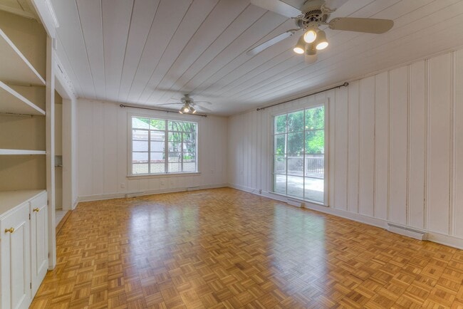 Building Photo - Beautiful 3 bed/3 full baths PLUS flex spa...