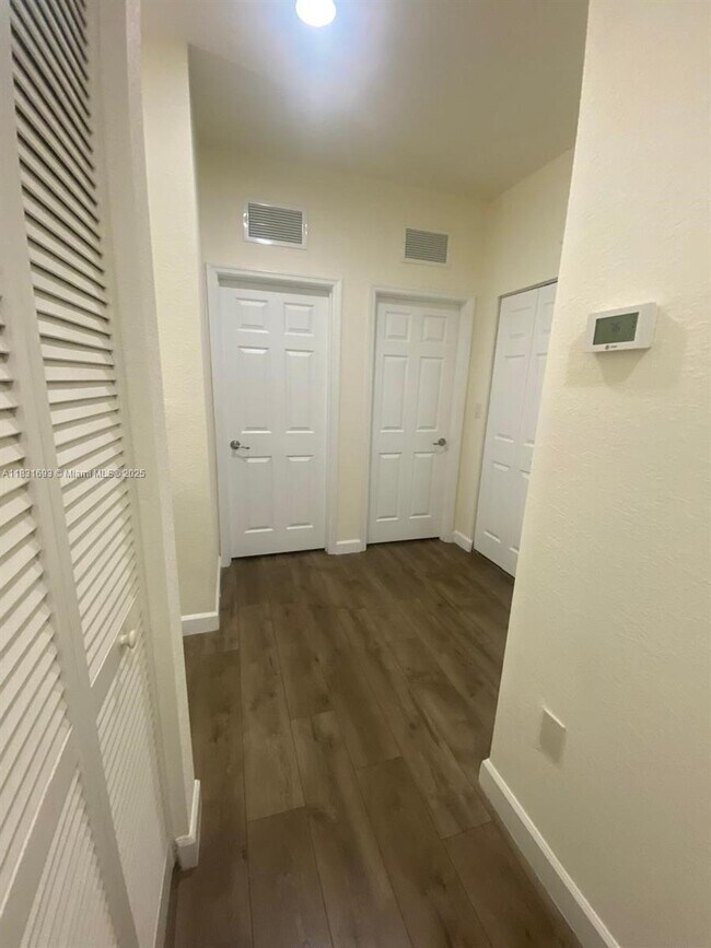 Building Photo - 9408 SW 171st Pl