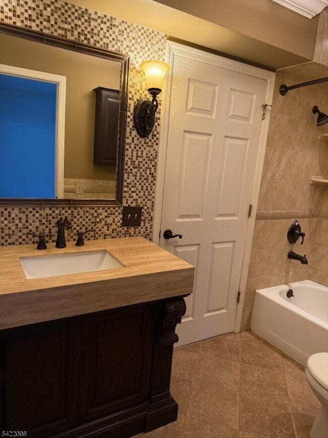 Building Photo - 518 Downer St