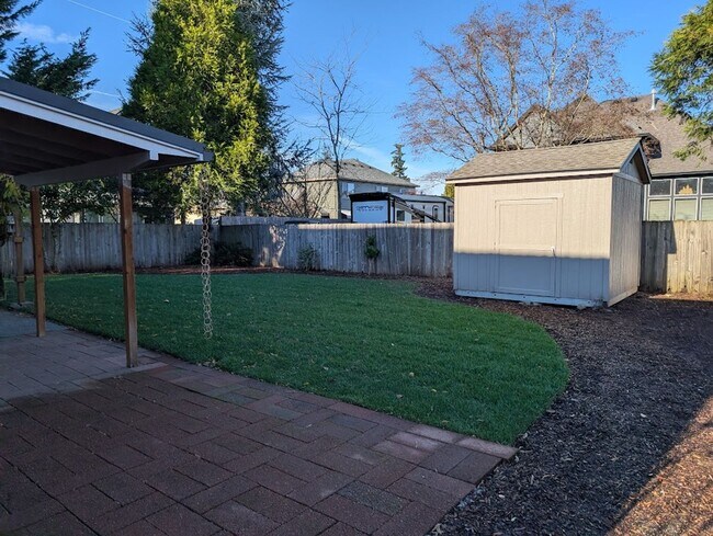 Building Photo - $3,300 - Two-Story Home with Three Bedrooms, 2.5 Bathrooms, and a Bonus Room