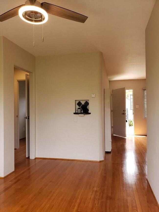 Building Photo - Vintage 1 Bedroom in Kensington with priva...