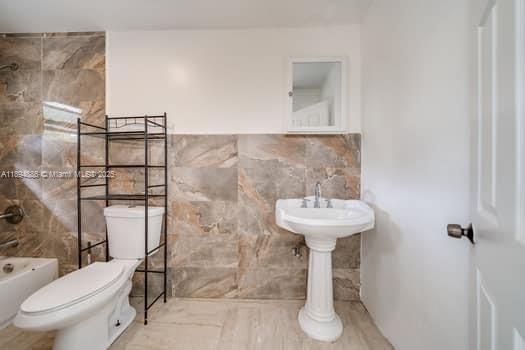 Building Photo - 1350 NE 149th St