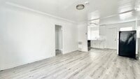 Building Photo - 517 1/2 W 42nd Pl