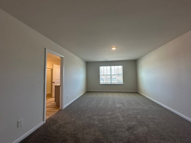 Building Photo - Brand New Home