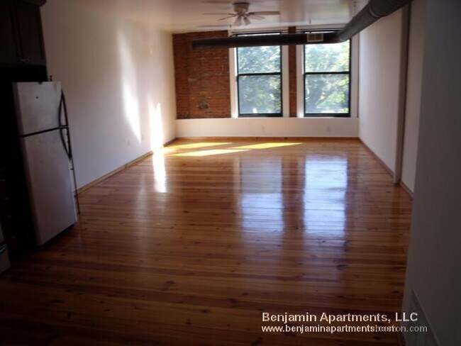 Building Photo - 600 Columbia Rd