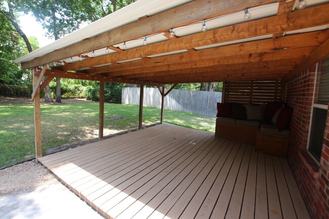 Building Photo - Charming 3 Bedroom in Flint! Coming Soon!