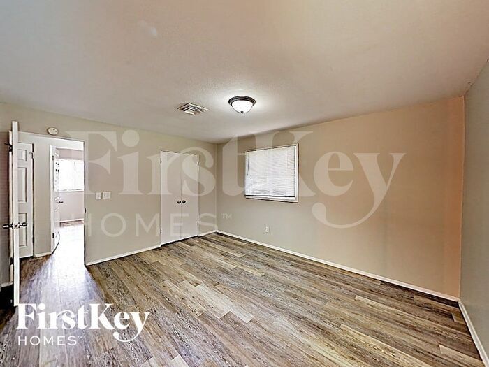 Building Photo - 440 Durwood Dr