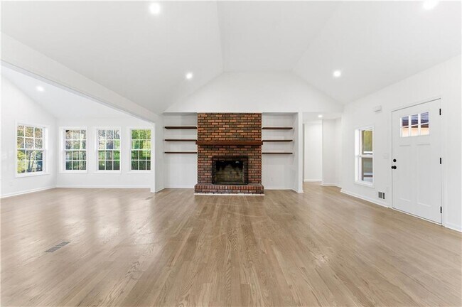 Building Photo - 1715 Crestline Dr NE