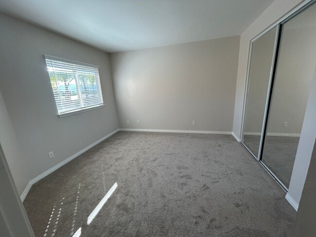 Building Photo - Remodeled Temecula 4 Bedroom
