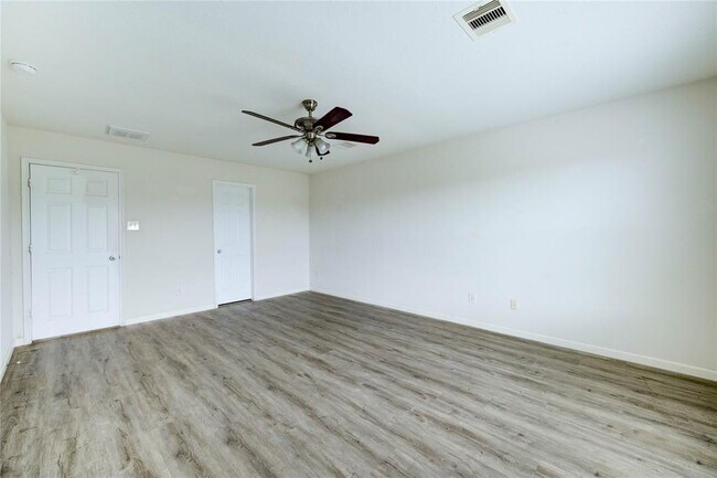 Building Photo - 16003 Peach Bluff Ln