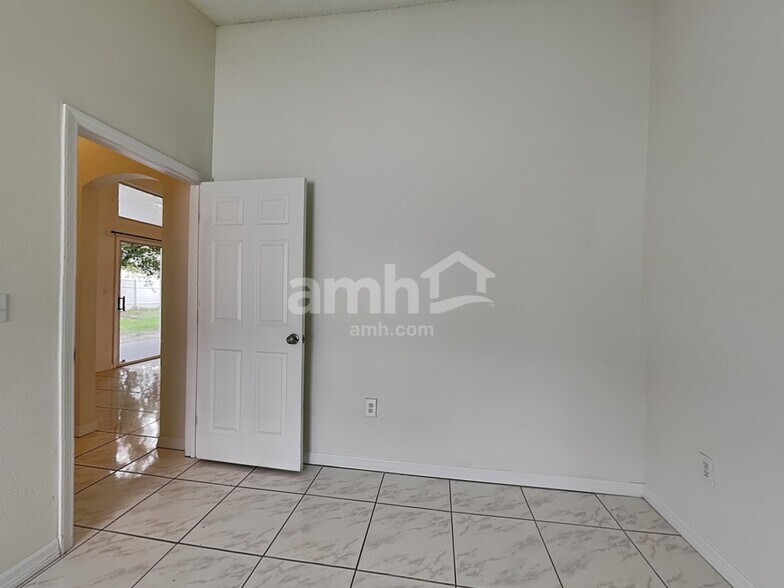 Building Photo - 2808 Berkshire Cir