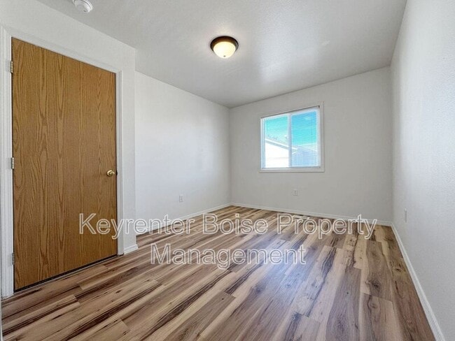 Building Photo - 254 Elbridge St E