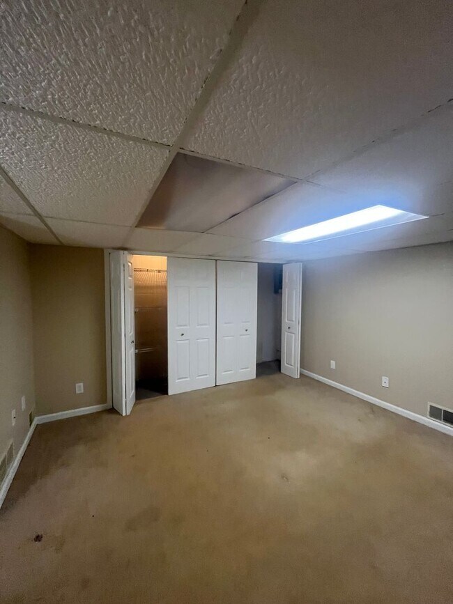 Building Photo - 71 Broxbourne Dr