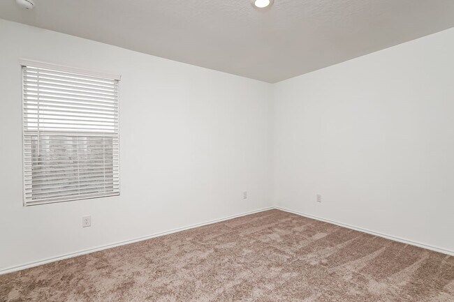 Building Photo - 129 Parish Ln