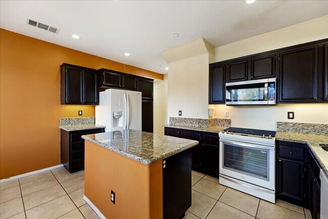 Building Photo - Comfort, Convenience & Community Amenities