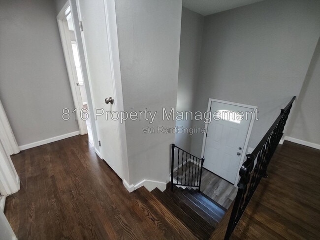 Building Photo - 7941 NE San Rafael Dr