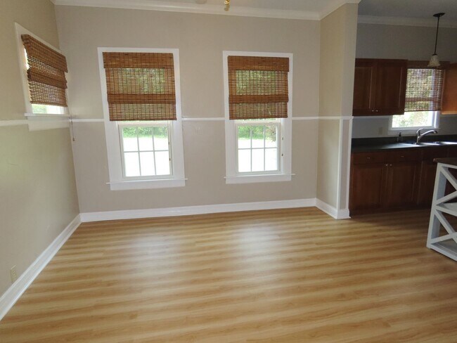 Building Photo - Charming 2 Bedroom, 2 Bath Home - Water & ...