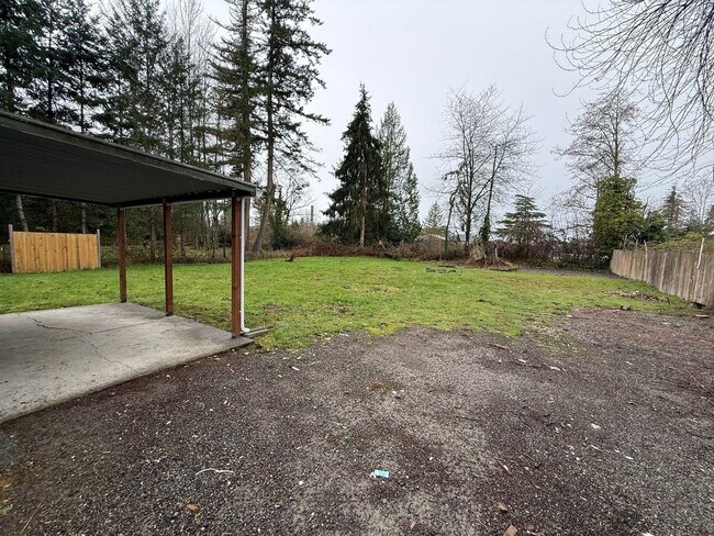 Building Photo - Private remodeled 2 bed home with huge fenced yard in Puyallup for rent now!