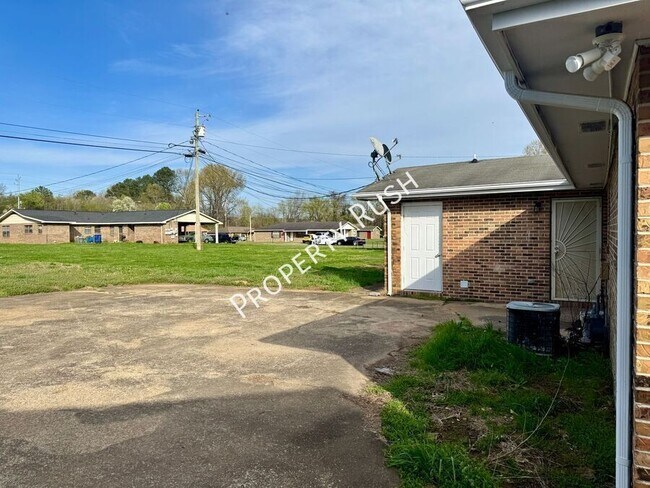 Building Photo - 5009 Marylin Ln