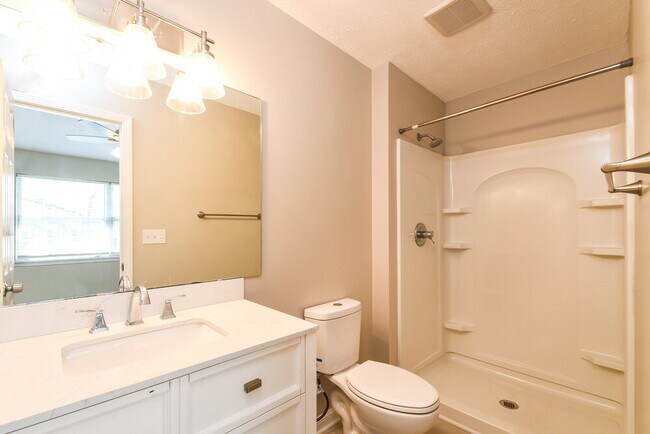 Building Photo - 14 Lake Dr N