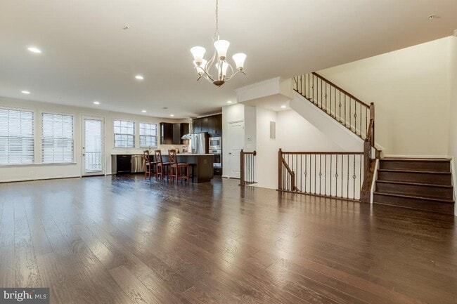 Building Photo - Stunning, light-filled end unit townhome in sought-after Brambleton community.