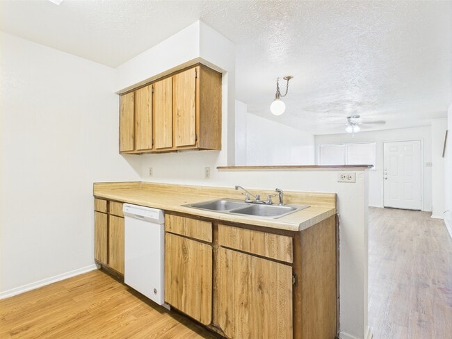 Building Photo - 1108 Welsh Ave