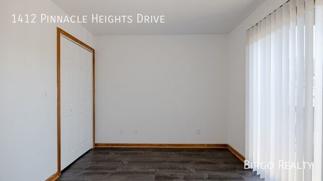 Building Photo - Move in Special! First Month's Rent is Fre...