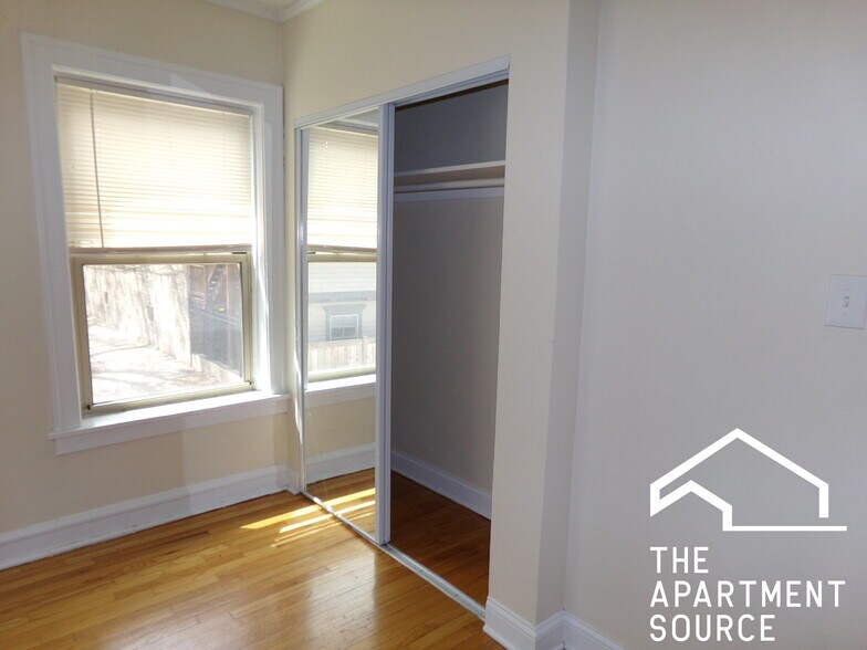 Building Photo - 912 Crain St