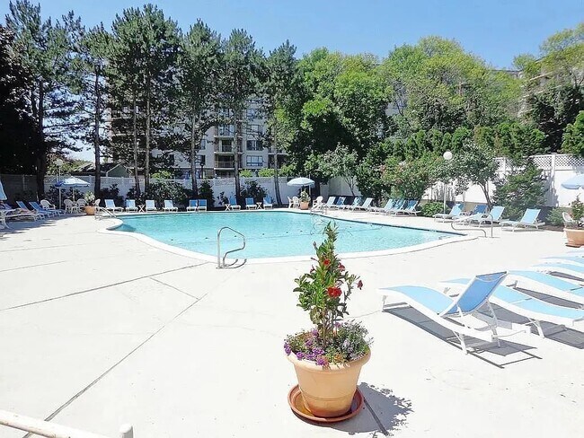 Building Photo - 131 Coolidge Ave