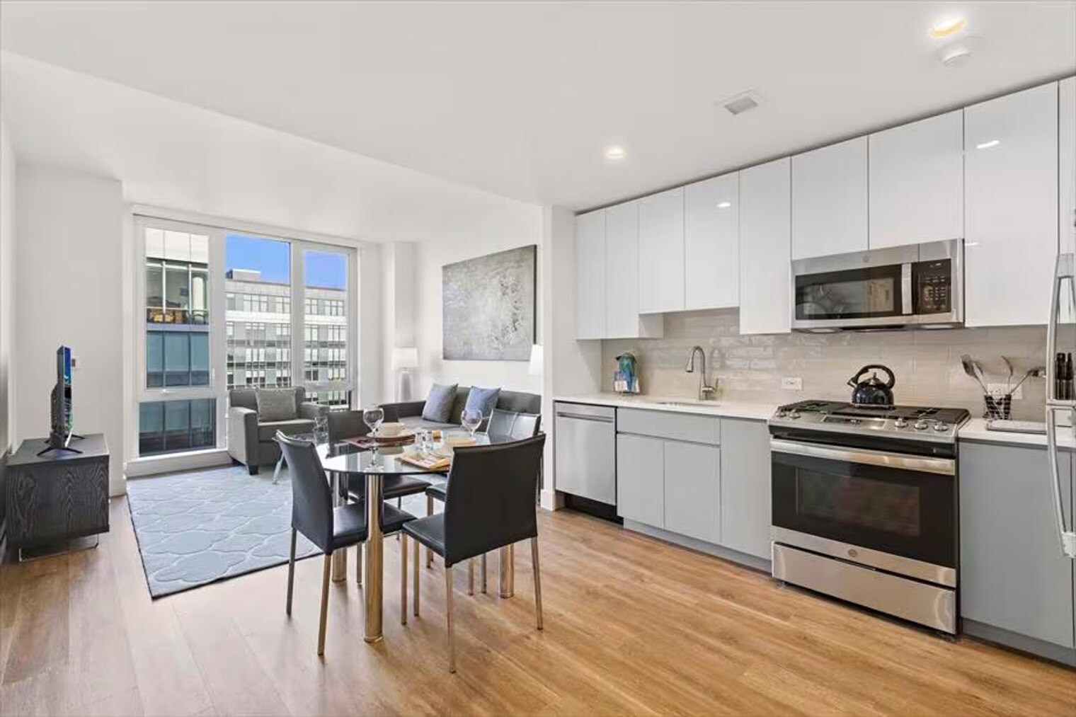 Building Photo - 57 Bank St