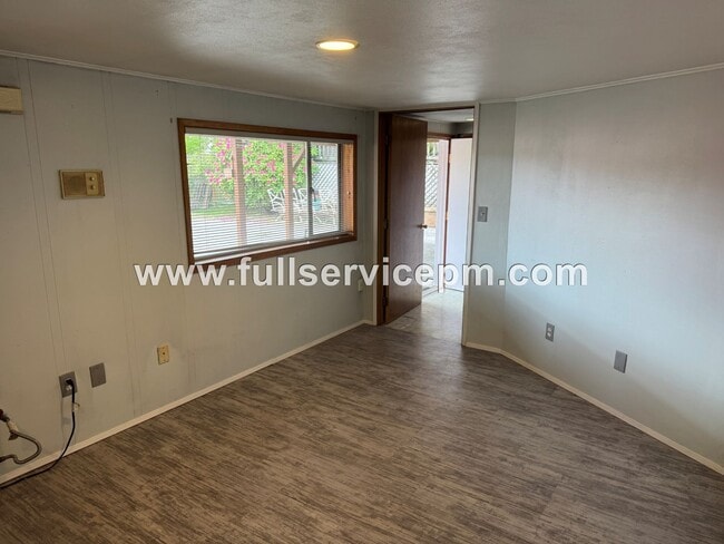 Building Photo - Lower basement studio unit in a house