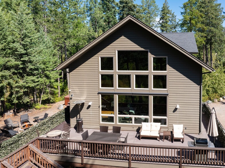 Building Photo - 14583 Sylvan Dr