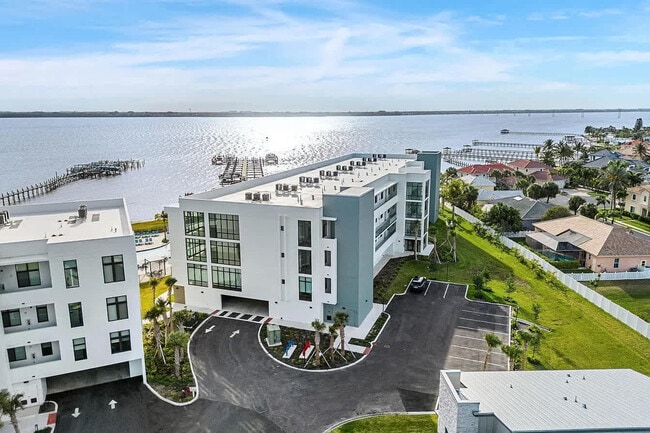 Building Photo - 225 Strand Dr