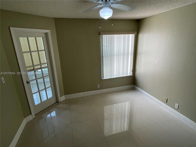 Building Photo - 2826 S University Dr