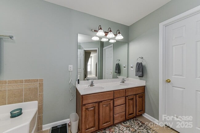 Building Photo - 9625 Sunset Grove Dr