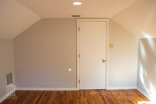 Building Photo - Beautiful Large home off of Mahan