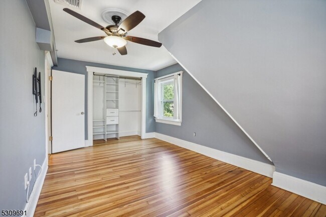 Building Photo - 184 Bellevue Ave