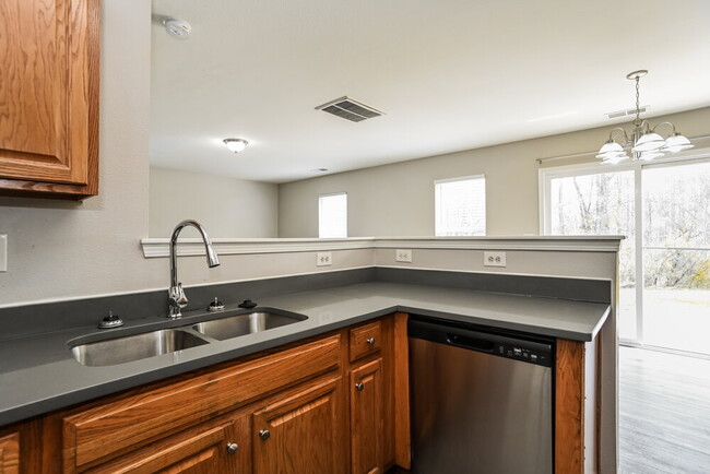 Building Photo - 920 Almora Dr