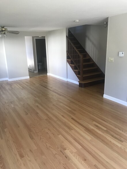 Building Photo - 85 Lyness St